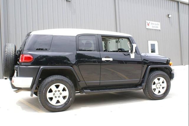 Photo of 2009 Black Toyota FJ Cruiser