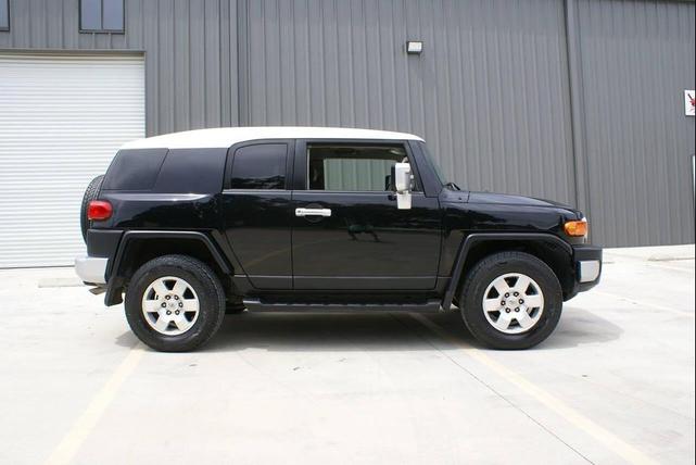 Photo of 2009 Black Toyota FJ Cruiser