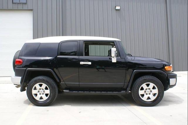 Photo of 2009 Black Toyota FJ Cruiser