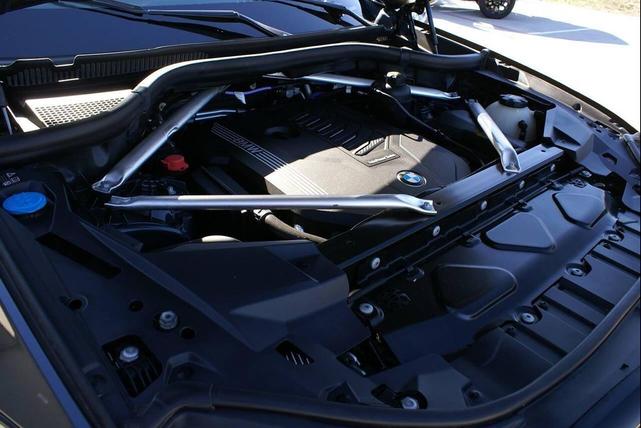 Photo of 2022 Gray BMW X5