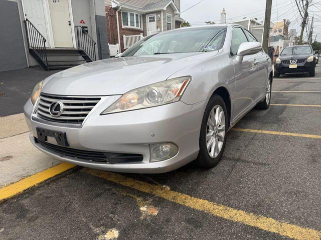 Photo of 2011 Silver Lexus ES 350