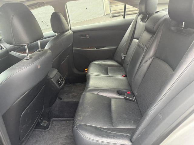 Photo of 2011 Silver Lexus ES 350