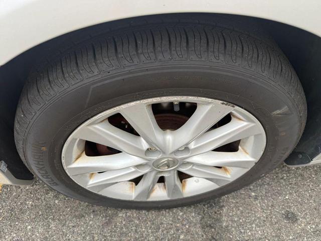 Photo of 2011 Silver Lexus ES 350