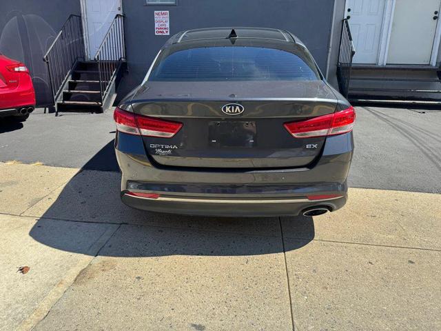 Photo of 2018 Gray Kia Optima