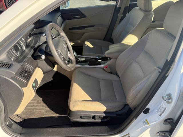 Photo of 2014 White Orchid Pearl Honda Accord