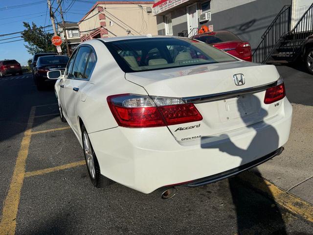 Photo of 2014 White Orchid Pearl Honda Accord