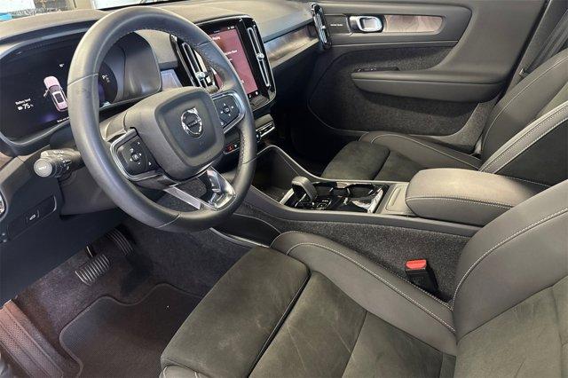 Photo of 2023 Bright Dusk Metallic Volvo XC40 Recharge Pure Electric