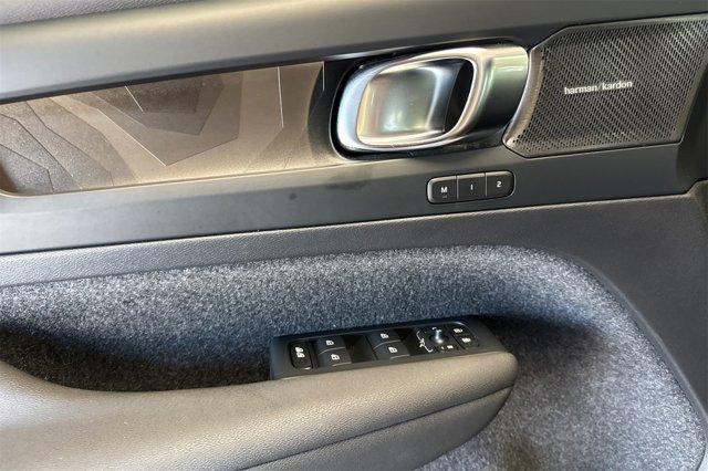 Photo of 2023 Bright Dusk Metallic Volvo XC40 Recharge Pure Electric