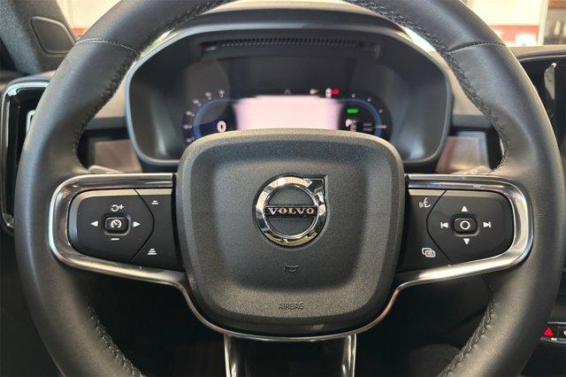 Photo of 2023 Bright Dusk Metallic Volvo XC40 Recharge Pure Electric