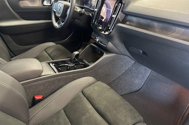 Photo of 2023 Bright Dusk Metallic Volvo XC40 Recharge Pure Electric