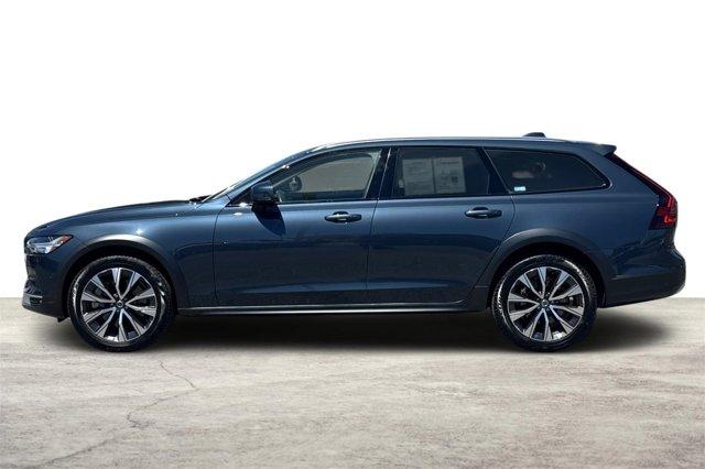 Photo of 2024 Denim Blue Metallic Volvo V90 Cross Country