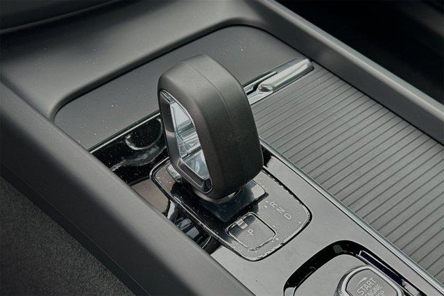 Photo of 2025 Bright Dusk Metallic Volvo XC60