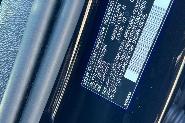 Photo of 2025 Onyx Black Metallic Volvo XC40