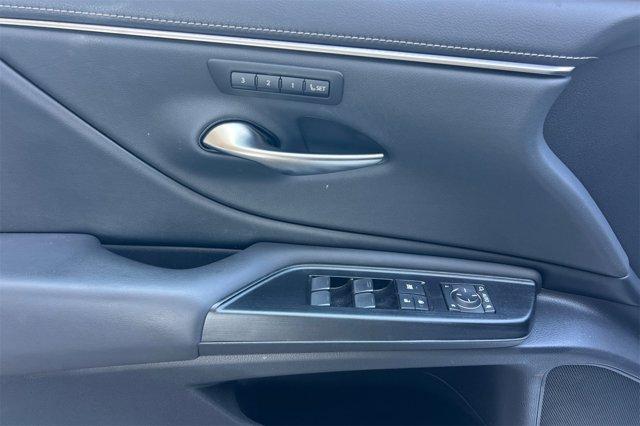 Photo of 2020 Ultra White Lexus ES 350