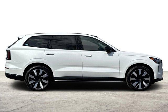Photo of 2025 Crystal White Volvo EX90