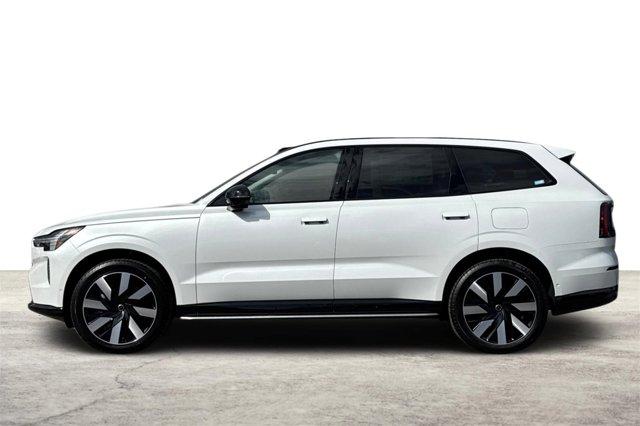 Photo of 2025 Crystal White Volvo EX90