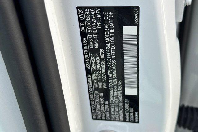 Photo of 2025 Crystal White Volvo EX90