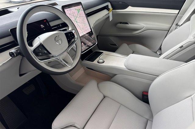 Photo of 2025 Crystal White Volvo EX90
