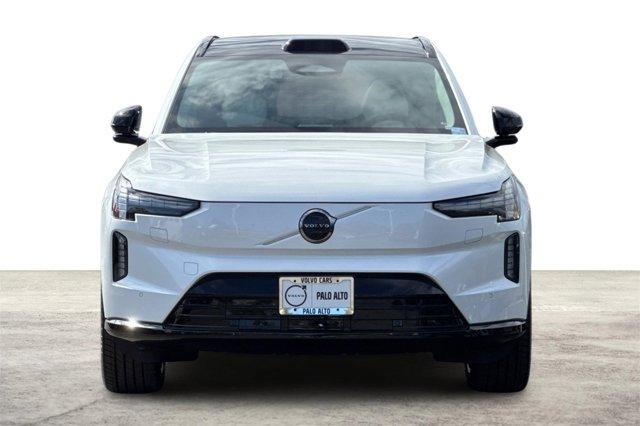 Photo of 2025 Crystal White Volvo EX90