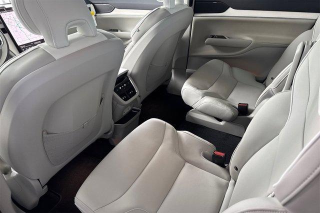 Photo of 2025 Crystal White Volvo EX90