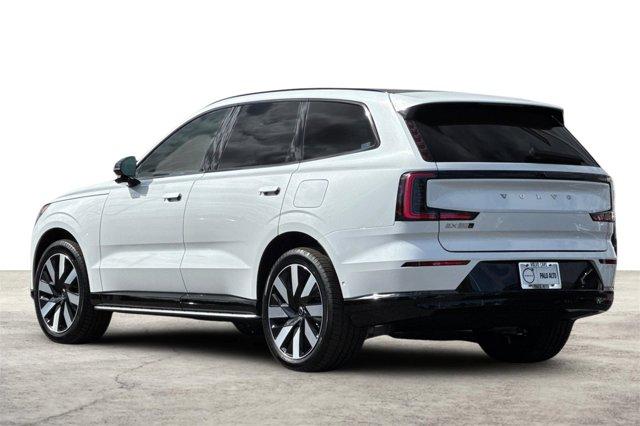 Photo of 2025 Crystal White Volvo EX90