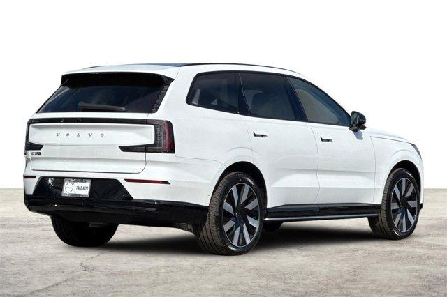 Photo of 2025 Crystal White Volvo EX90