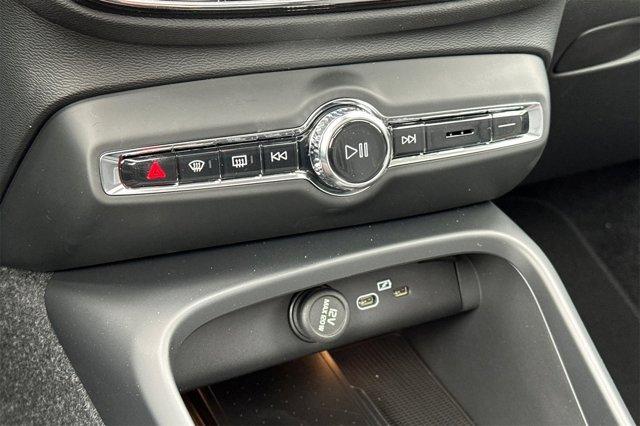 Photo of 2025  Volvo XC40