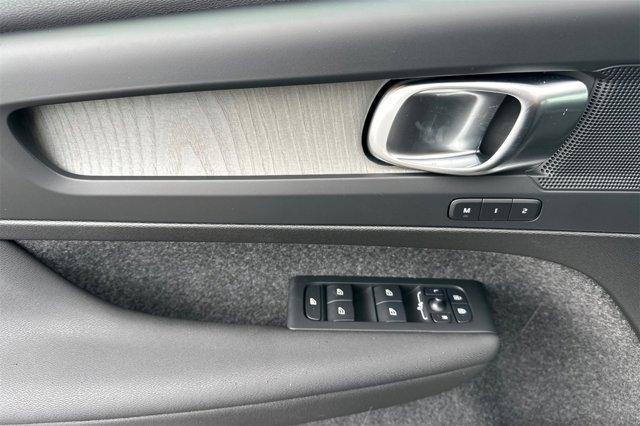 Photo of 2025  Volvo XC40