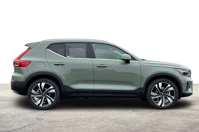 Photo of 2025 Sage Green Metallic Volvo XC40