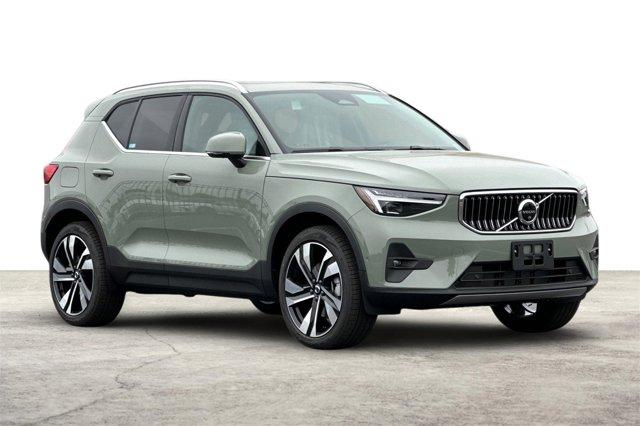 Photo of 2025 Sage Green Metallic Volvo XC40