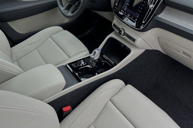 Photo of 2025 Sage Green Metallic Volvo XC40