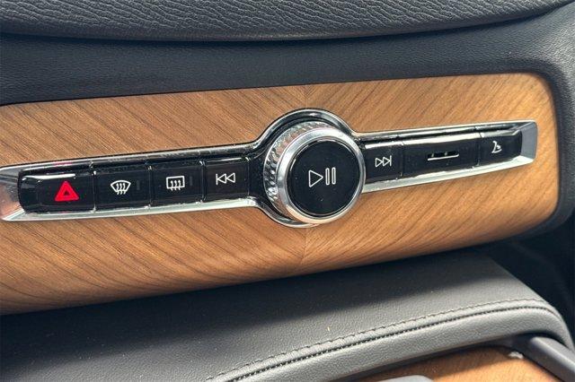 Photo of 2025 Vapour Gray Metallic Volvo XC90 Plug-In Hybrid