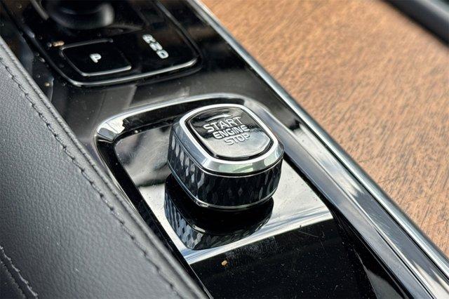 Photo of 2025 Vapour Gray Metallic Volvo XC90 Plug-In Hybrid