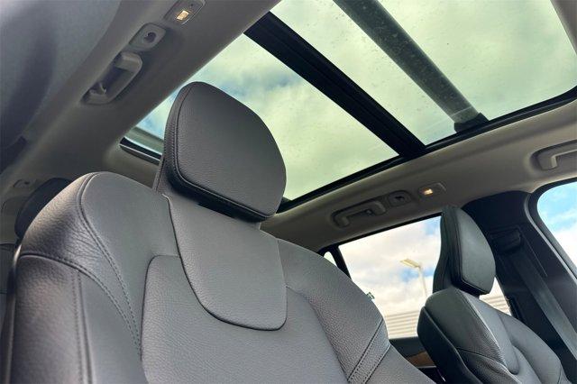Photo of 2025 Vapour Gray Metallic Volvo XC90 Plug-In Hybrid