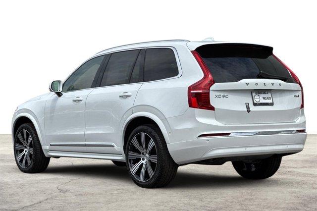 Photo of 2025 Crystal White Volvo XC90