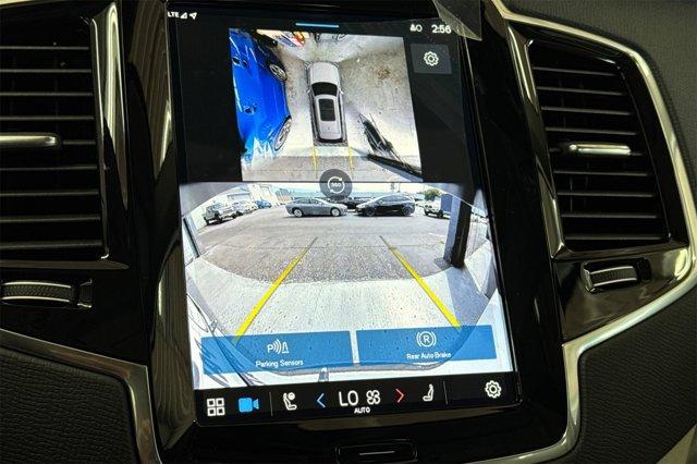 Photo of 2025 Crystal White Volvo XC90