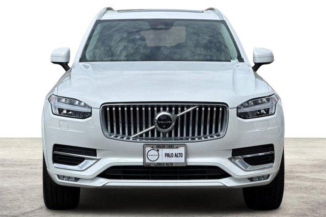 Photo of 2025 Crystal White Volvo XC90
