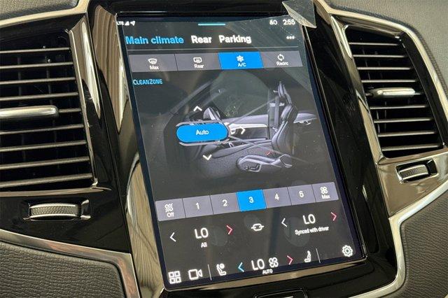 Photo of 2025 Crystal White Volvo XC90