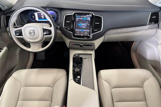 Photo of 2025 Crystal White Volvo XC90