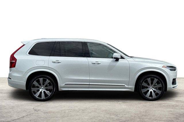 Photo of 2025 Crystal White Volvo XC90