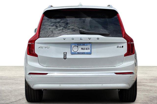 Photo of 2025 Crystal White Volvo XC90