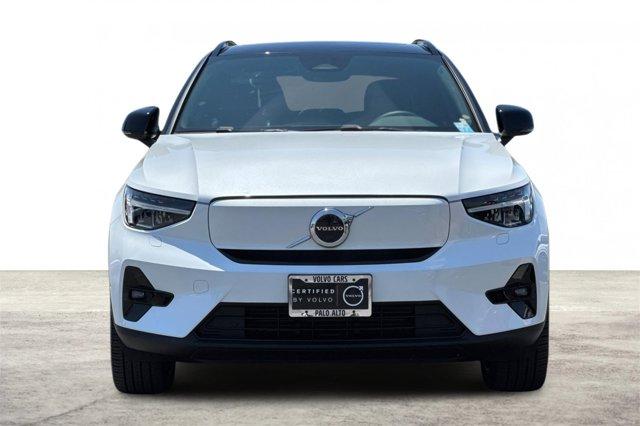 Photo of 2023 Crystal White Volvo XC40 Recharge Pure Electric