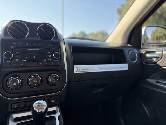 Photo of 2016 Billet Silver Metallic Clearcoat Jeep Compass