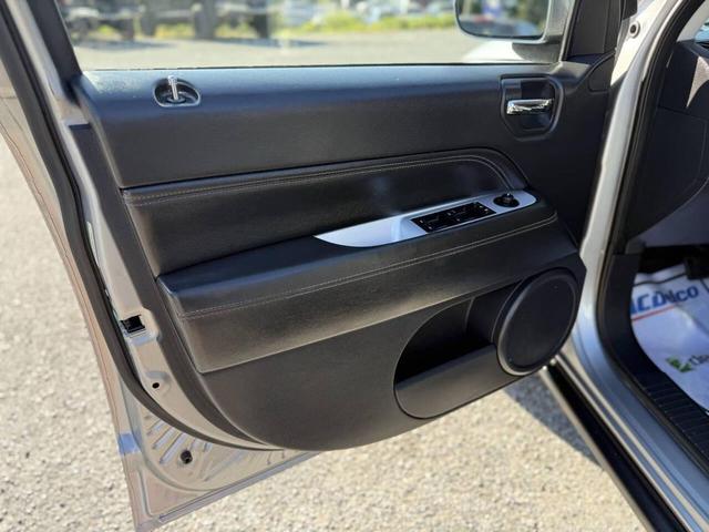 Photo of 2016 Billet Silver Metallic Clearcoat Jeep Compass