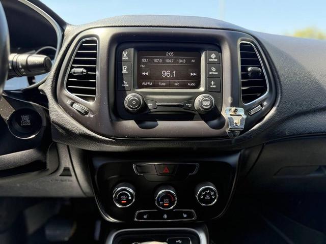 Photo of 2018 Diamond Black Crystal Pearlcoat Jeep Compass