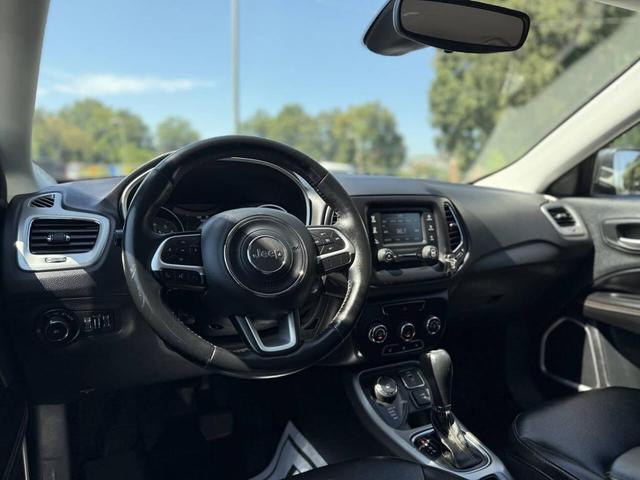 Photo of 2018 Diamond Black Crystal Pearlcoat Jeep Compass