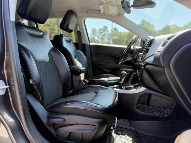 Photo of 2018 Diamond Black Crystal Pearlcoat Jeep Compass