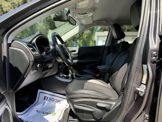 Photo of 2018 Diamond Black Crystal Pearlcoat Jeep Compass
