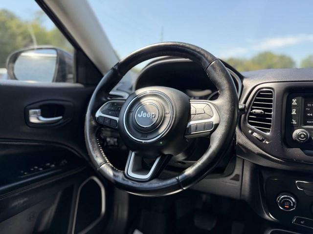 Photo of 2018 Diamond Black Crystal Pearlcoat Jeep Compass