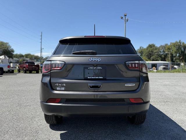 Photo of 2018 Diamond Black Crystal Pearlcoat Jeep Compass